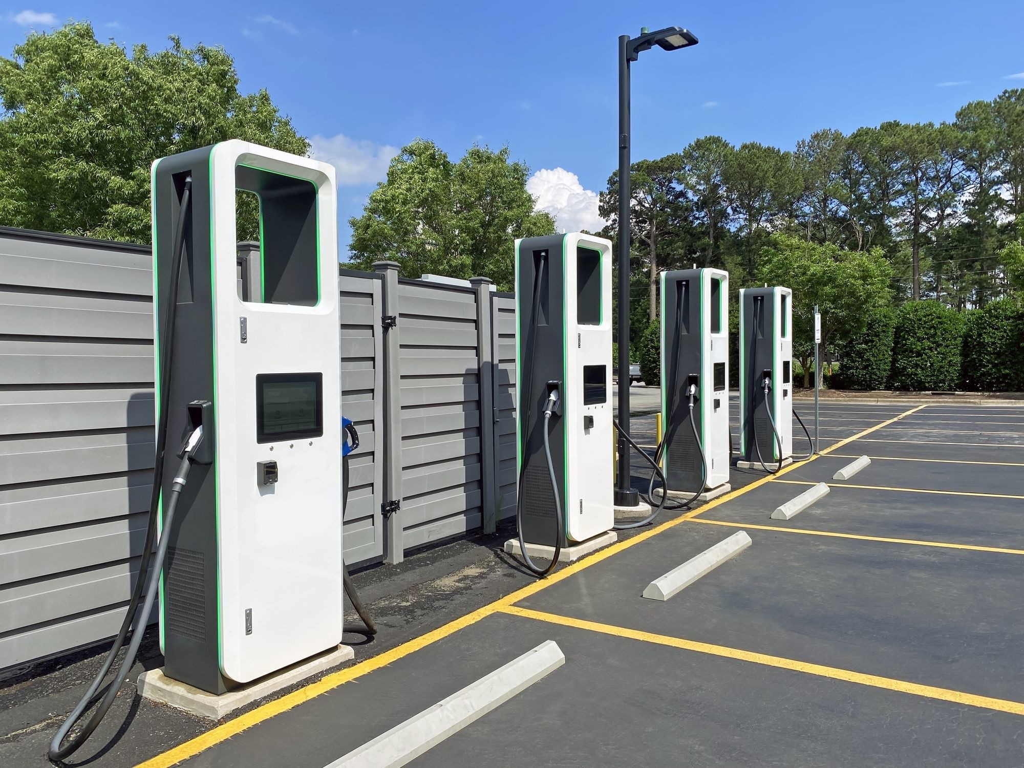 智選充電伙伴：汽車充電樁價格全面比較！