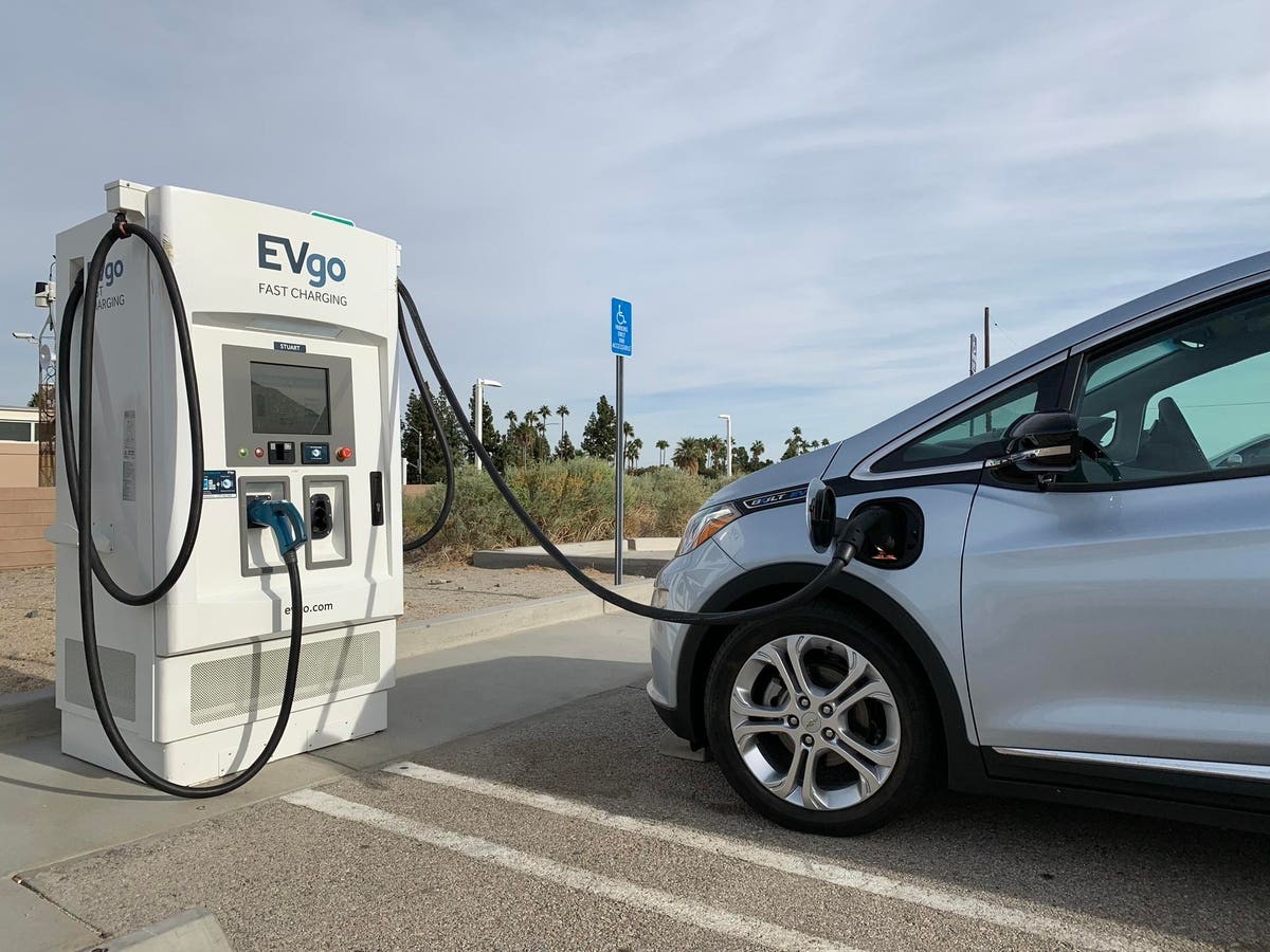 汽車充電樁加盟VS自營，哪個更適合你？專家為你解答！